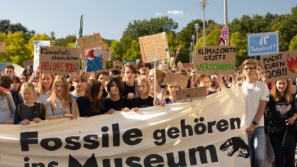 Durch die Energiewende raus aus der fossilen Energiekrise – neuer EJF-Film