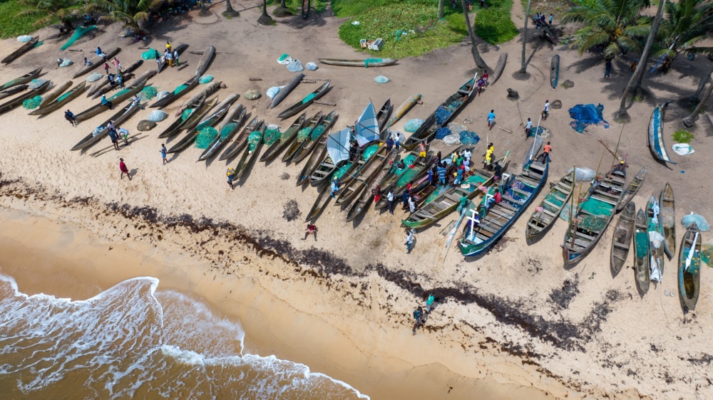 Grand Kru canoes