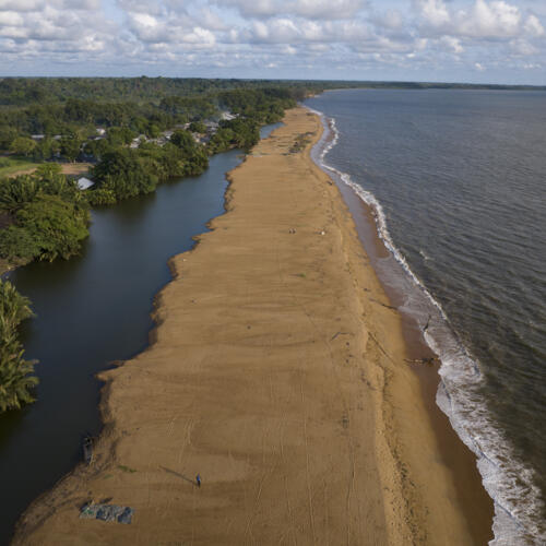 Autonomiser les communautés de pêcheurs pour protéger les eaux côtières et lutter contre la pêche illégale au Cameroun