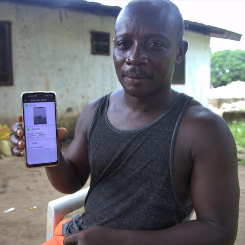 New phone app helps Liberia’s canoe fishers fight illegal fishing