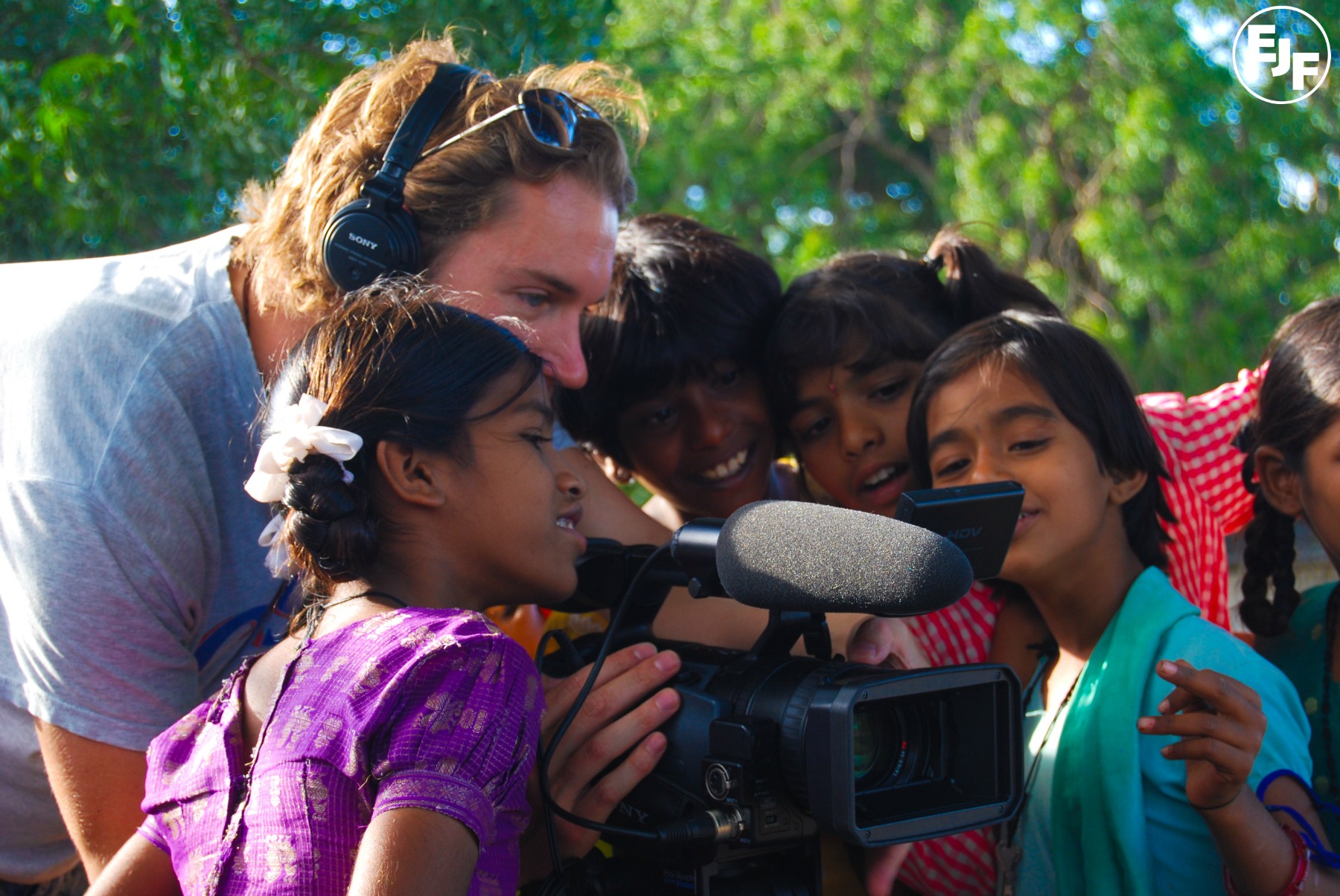 RS3071_EJF-team-investigating-cottonseed-child-labour.-Andhra-Pradesh-India.-Sept-2007.-cEJF-2.jpg#asset:982